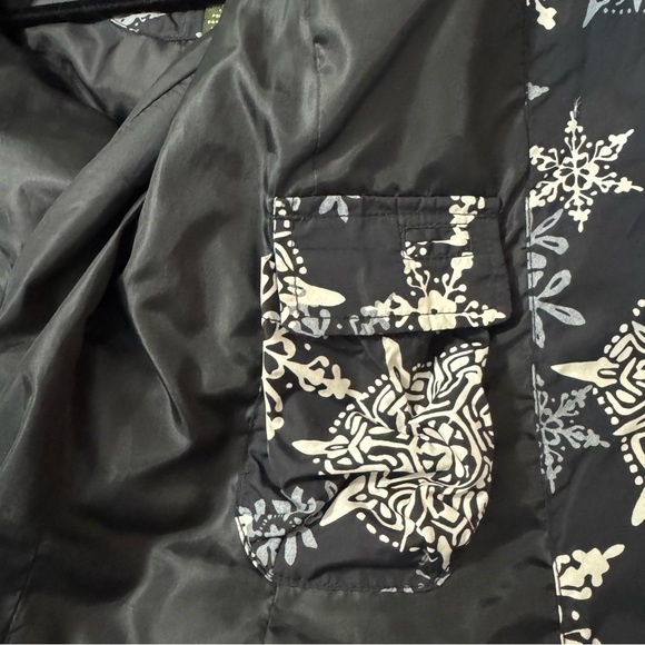 Eddie Bauer Women’s Snowflake Pattern Down Puffer Vest Faux Fur Collar Medium - Picture 9 of 9